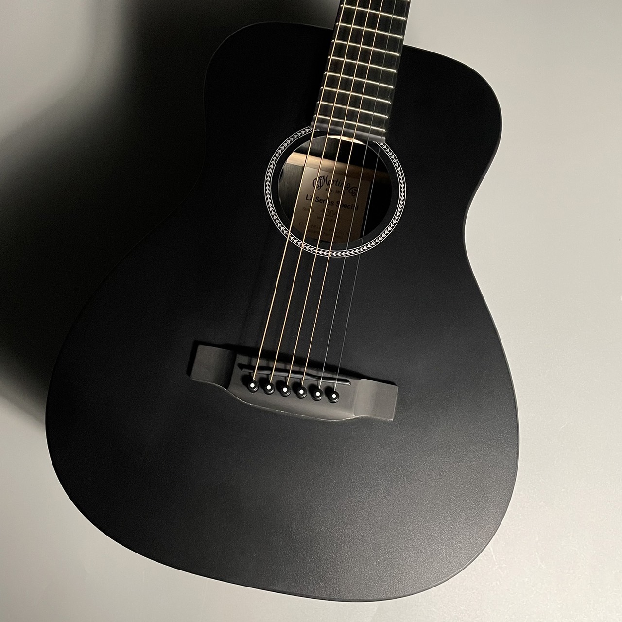 限定モデル】Martinの黒いギターが2本入荷しました｜島村楽器