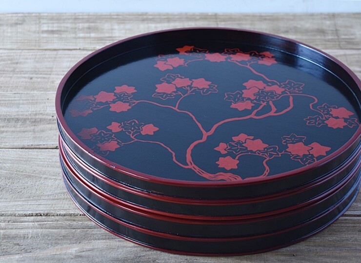 天然木製漆塗 黒塗赤蒔絵 桜紅葉梅萩 浪花漆器店 図変わり 丸会席膳 4