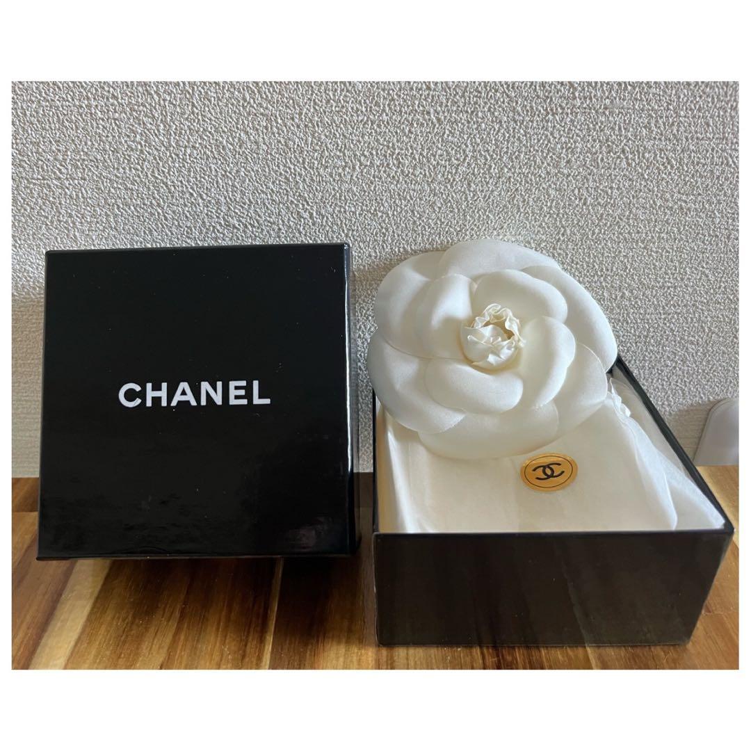 シャネル CHANEL カメリア ブローチ コサージュ ホワイト - メルカリ
