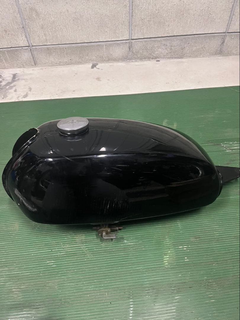 YAMAHA SR400用　YB1タンク　黒 ヤマハ発動機 SR400 タンク 黒 ヤマハ 純正 中古 バイク 部品 初期
