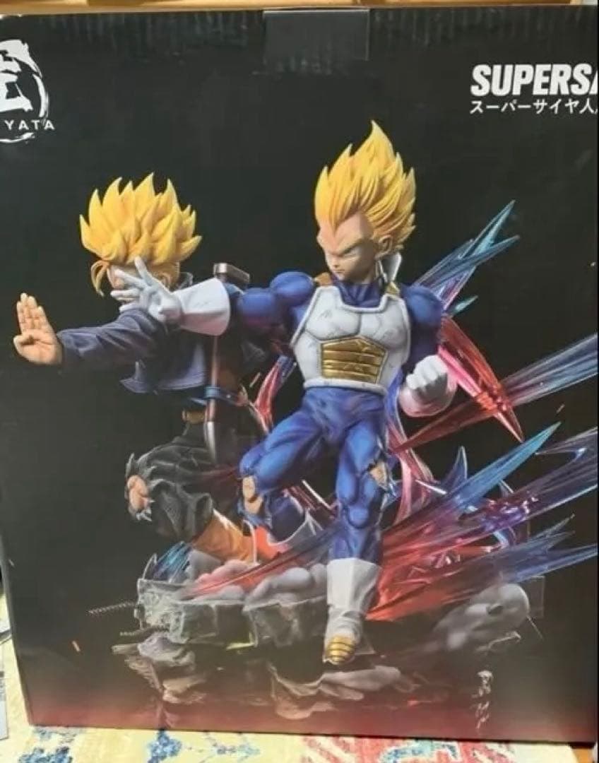 ベジータ&トランクス　1/6フィギュア　 38×25×33cm LED付き ベジータをに気にする未来から来たトランクス