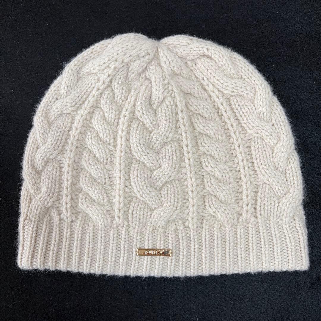 美品 FURLA ケーブル編み カシミヤ100%クリーム色 ネックアイテム 【洗えるカシミヤ】 カシミヤ100%プレーンマフラー 幅