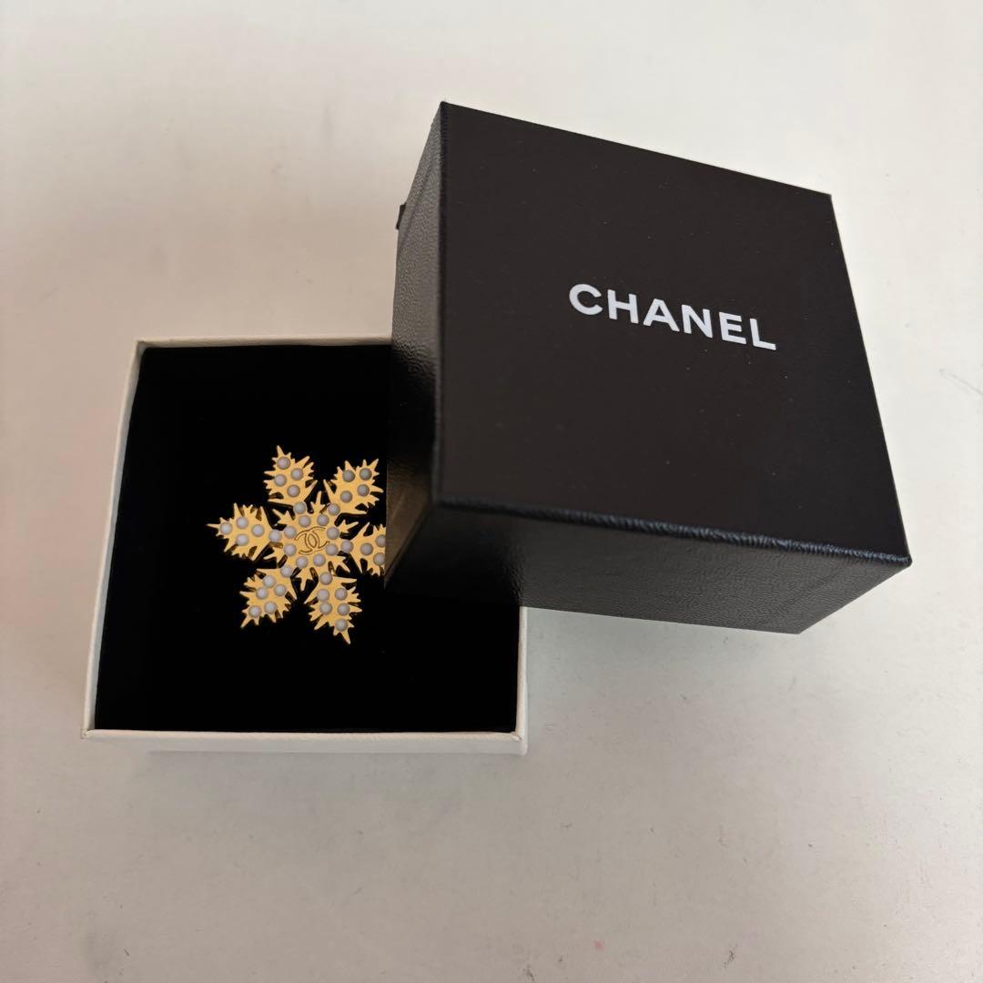 アトリエRenee 大幅値下げ！CHANEL シャネル　雪の結晶 アトリエRenee様専用 大幅値下げ！CHANEL シャネル 雪の結晶