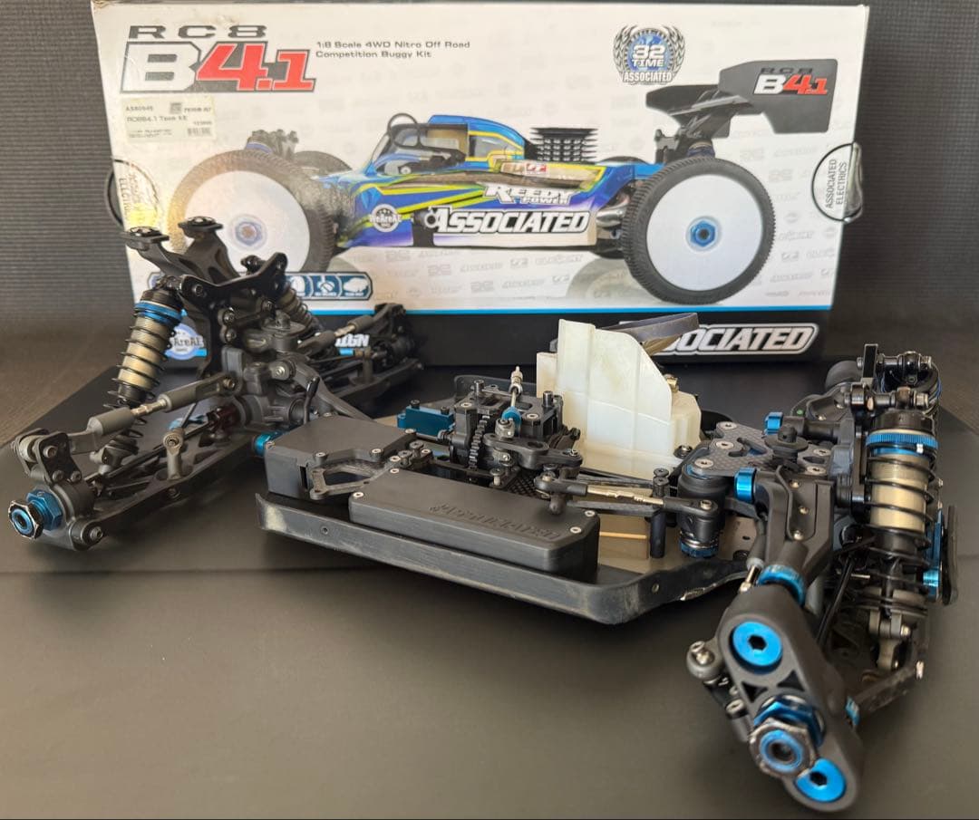 Y*i様 associated RC8B4.1 中古品　　オマケ タイヤ付き Y*i様 associated RC8B4.1 中古品 オマケ タイヤ付き - メルカリ