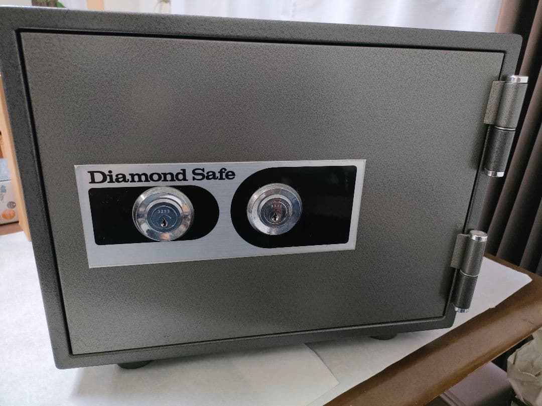 耐火金庫　Diamond Safe ダイヤセーフ 金庫2キータイプ　トレー4付き ダイヤセーフ Diamond Safe 耐火金庫＜2キー・シリンダー錠＞ DW34-4