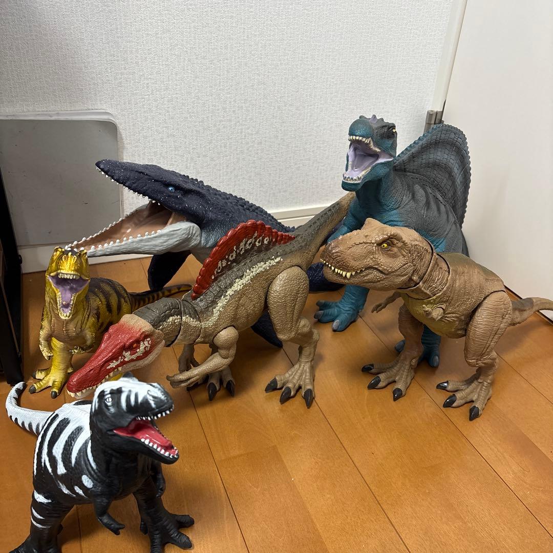 恐竜フィギュア 6体セット　ジュラシックワールド Amazon.co.jp: タカラトミー アニア ジュラシック・ワールド 新恐竜