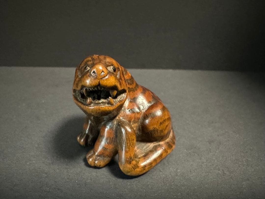 【根付(netsuke)】虎の根付　木製　江戸時代 根付(netsuke)】虎の根付 木製 江戸時代