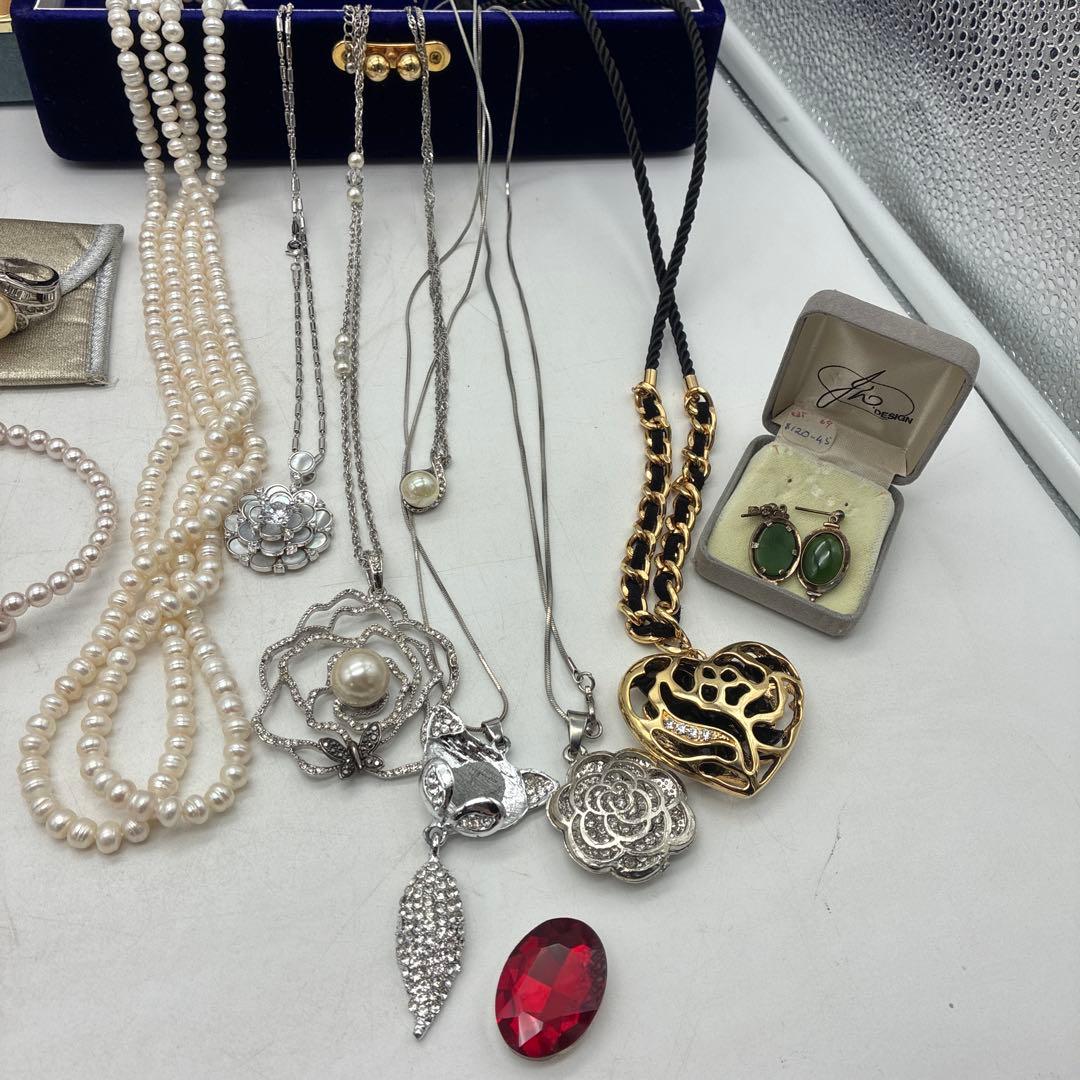 L*e様 アクセサリー　まとめ　ジュエリーBOX ネックレス　ブローチ　指輪